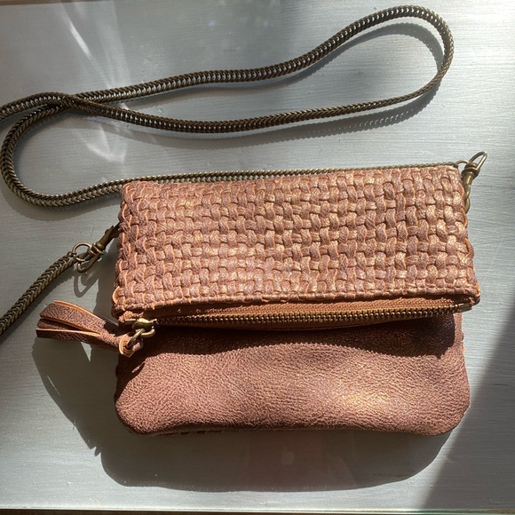Anthropologie Handbags - NWOT Anthropologie Deux Lux rose gold woven foldover bag